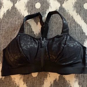 NWOT Victoria Sport Incredible Knockout Ultra Max